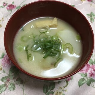 カブと油揚げの味噌汁